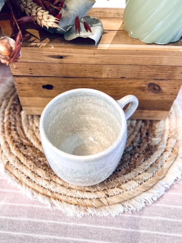 Mug en céramique artisanal, fabriqué en France, brut, blanc, gris, naturel