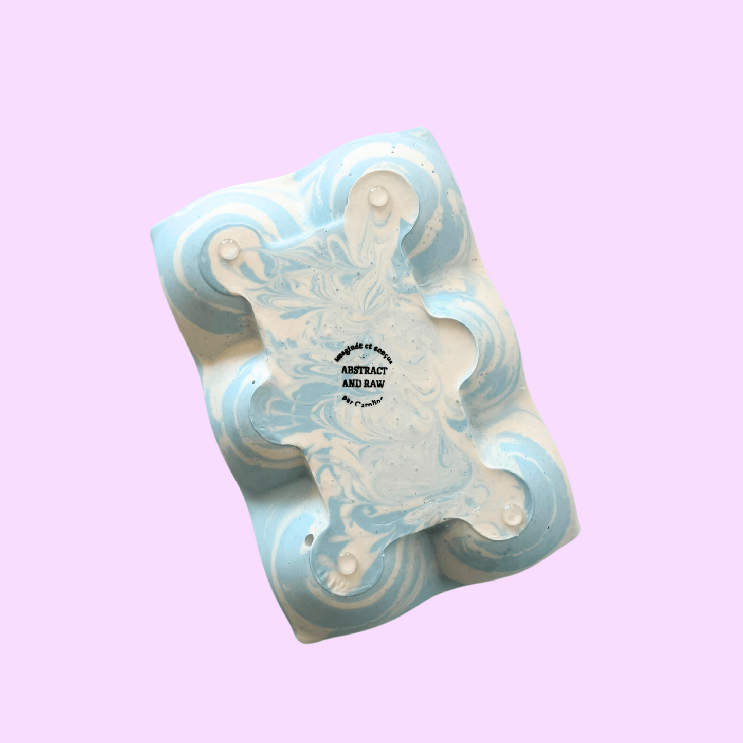 Rangement pour œufs artisanal et écologique bleu pastel.