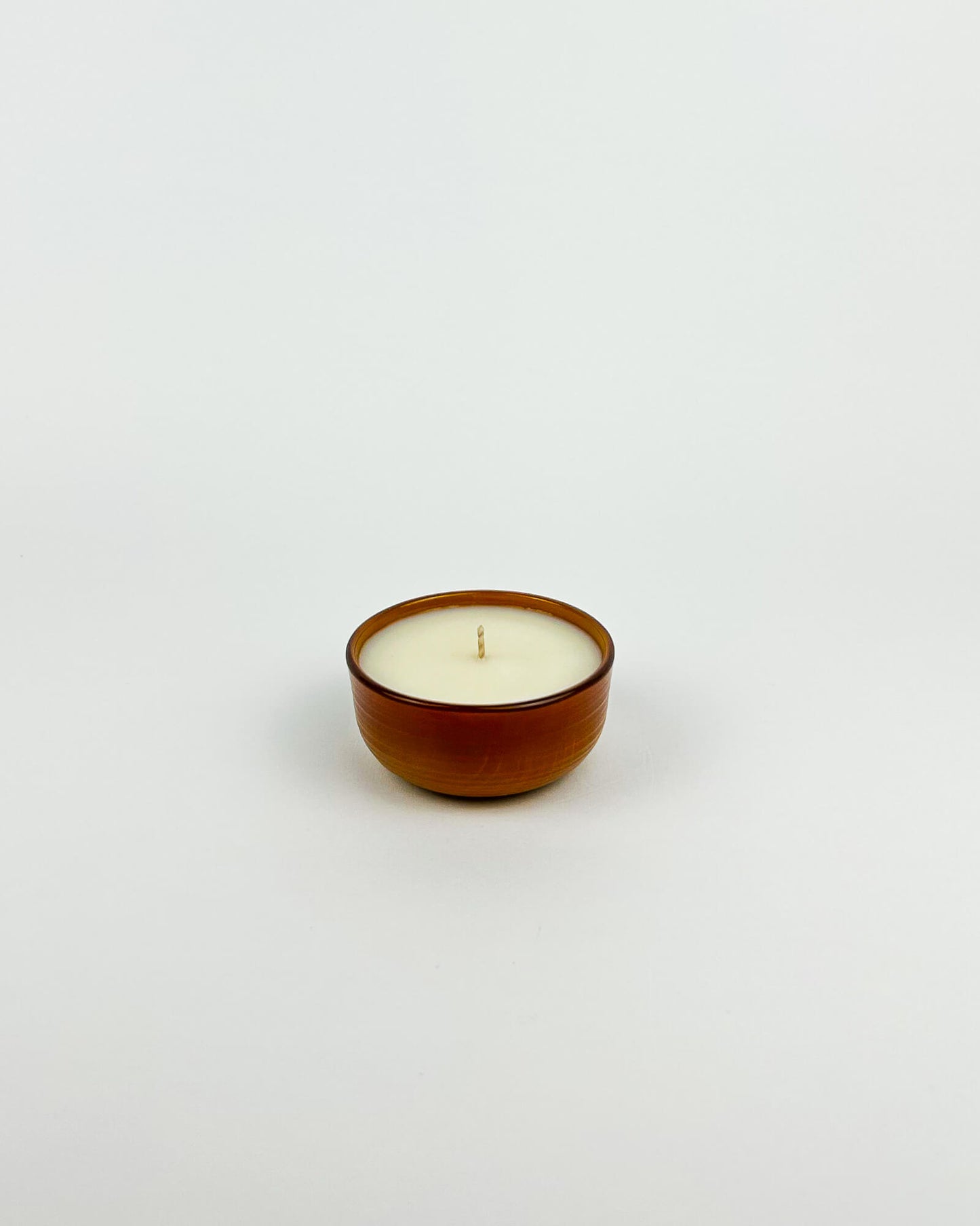 Ramequin Arcopal volcan vintage caramel, upcyclé en bougie artisanale et naturelle, fabriquée en France