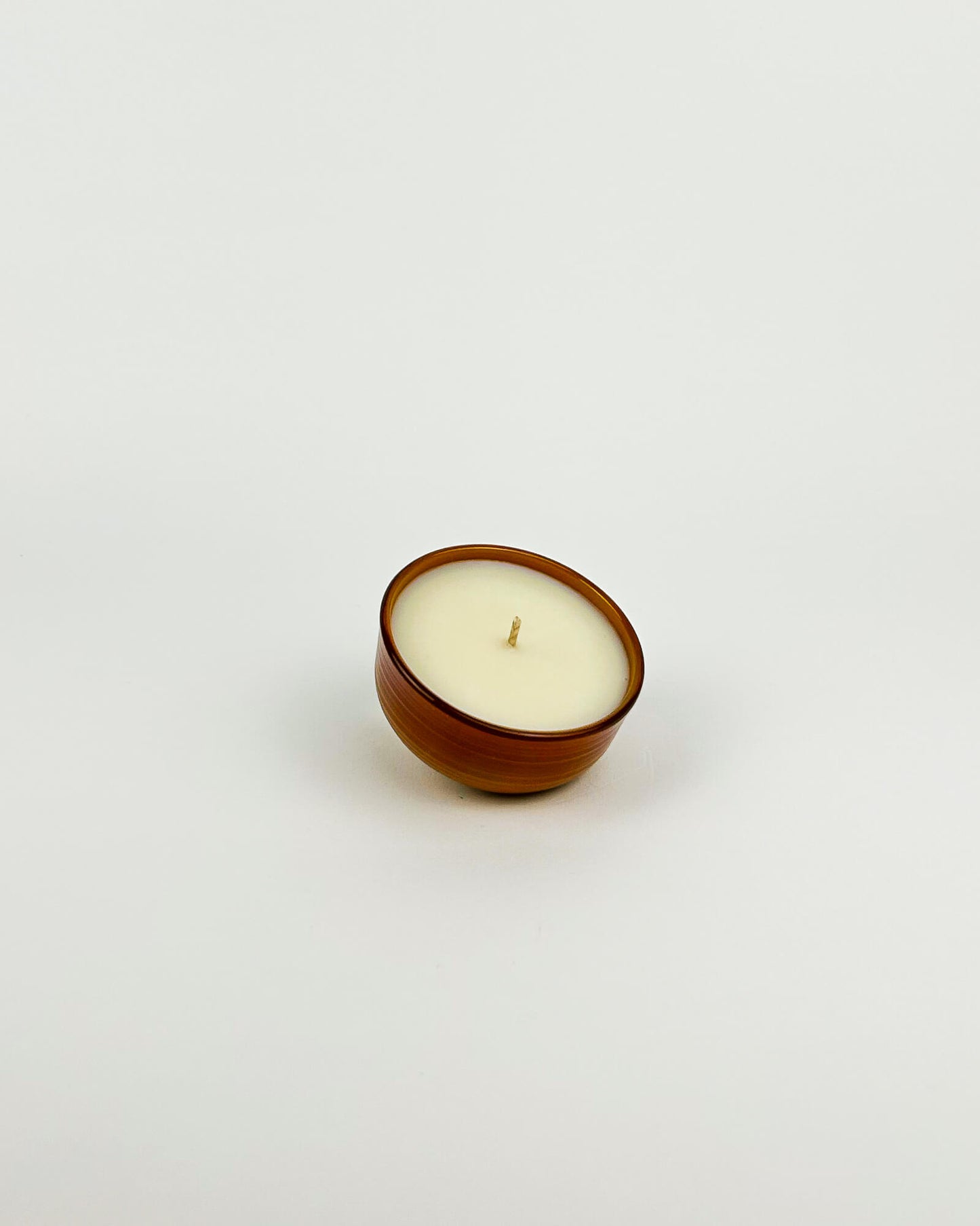 Ramequin Arcopal volcan vintage caramel, upcyclé en bougie artisanale et naturelle, fabriquée en France