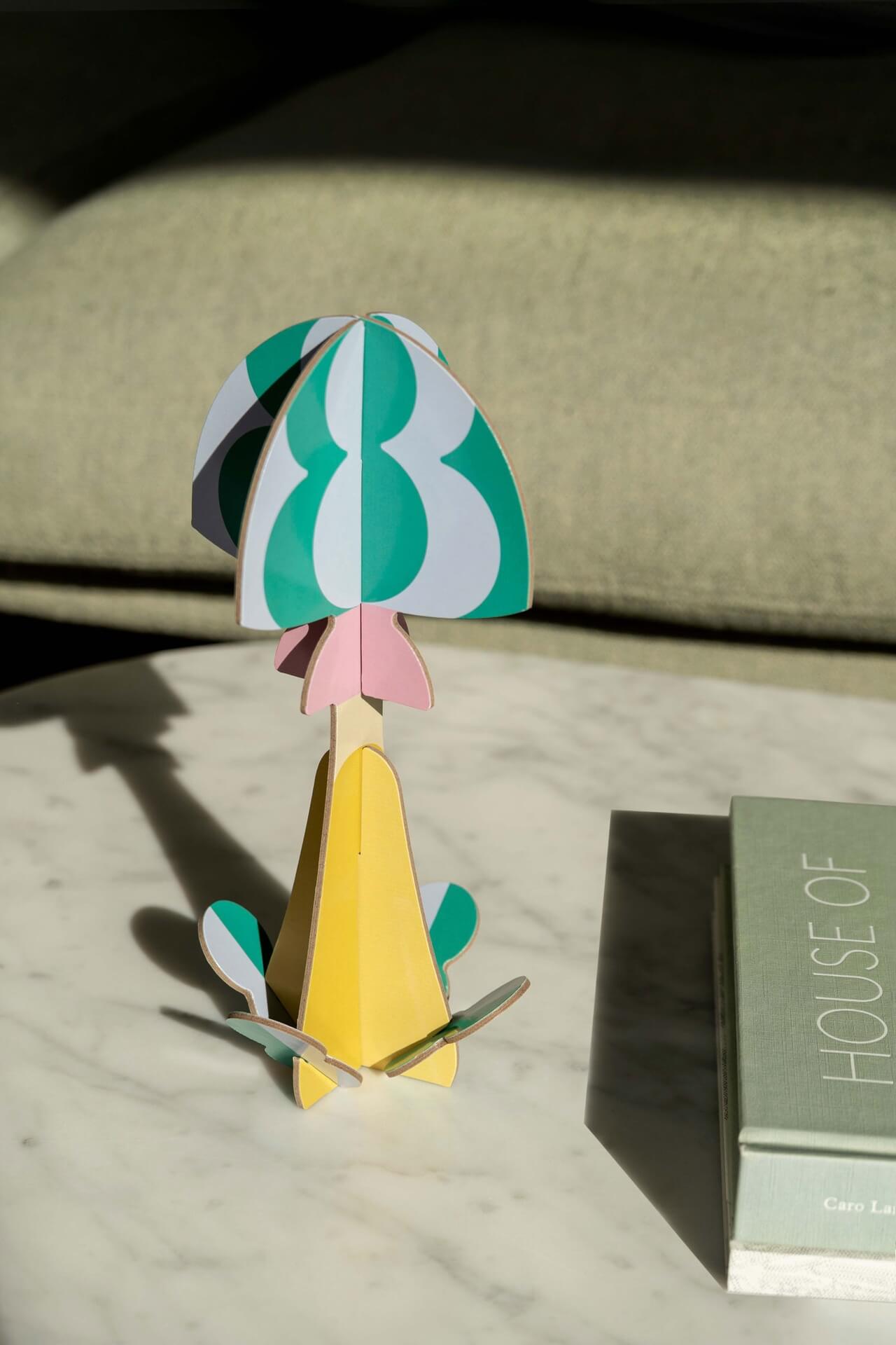 Sculpture colorée à assembler en forme de Champignon vert rose jaune octaevo