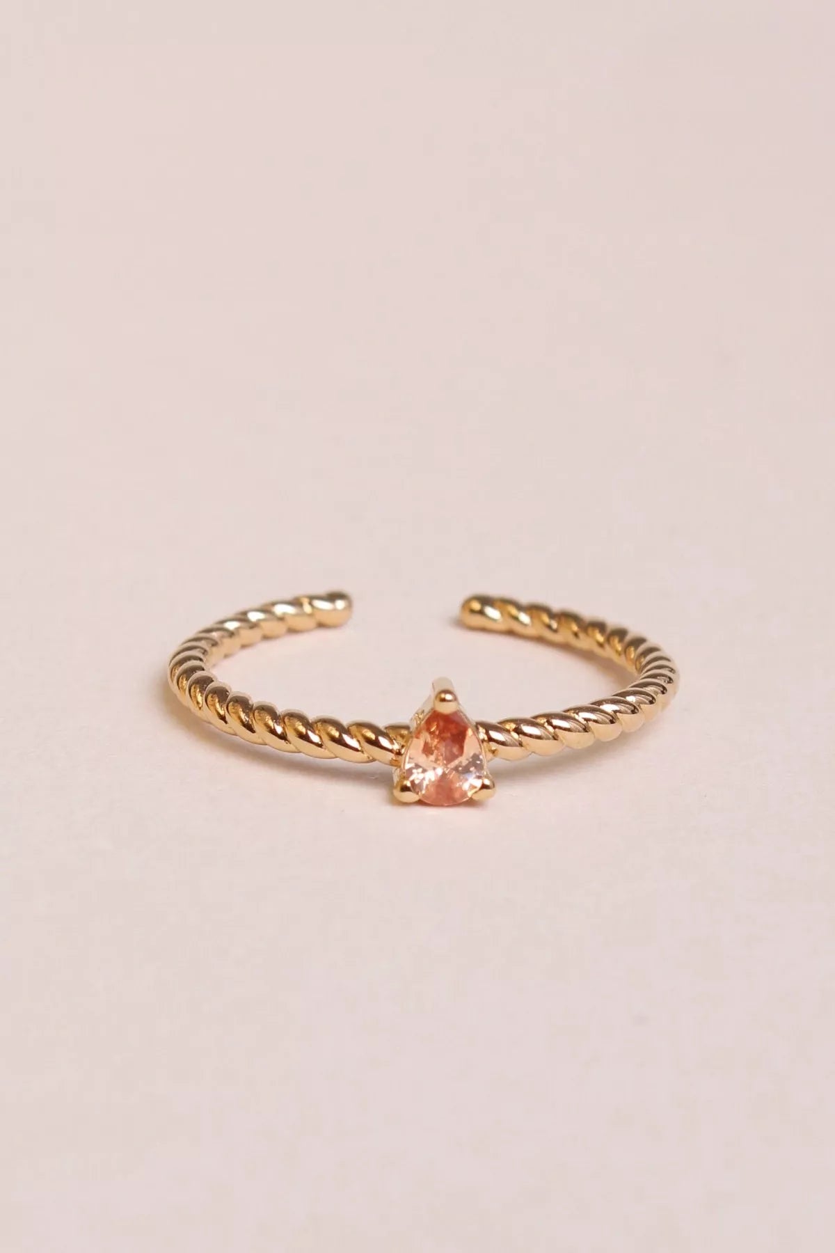 Bague élégante torsadée plaqué or, pierre semi-précieuse orange, taille réglable fabriquée en France Waekura