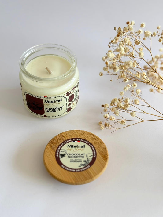 Bougie parfumée au chocolat noisette, senteur Nutella, fabriquée en Provence.