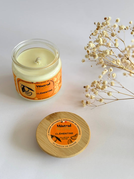 Bougie parfumée à la clémentine fabriquée en Provence.