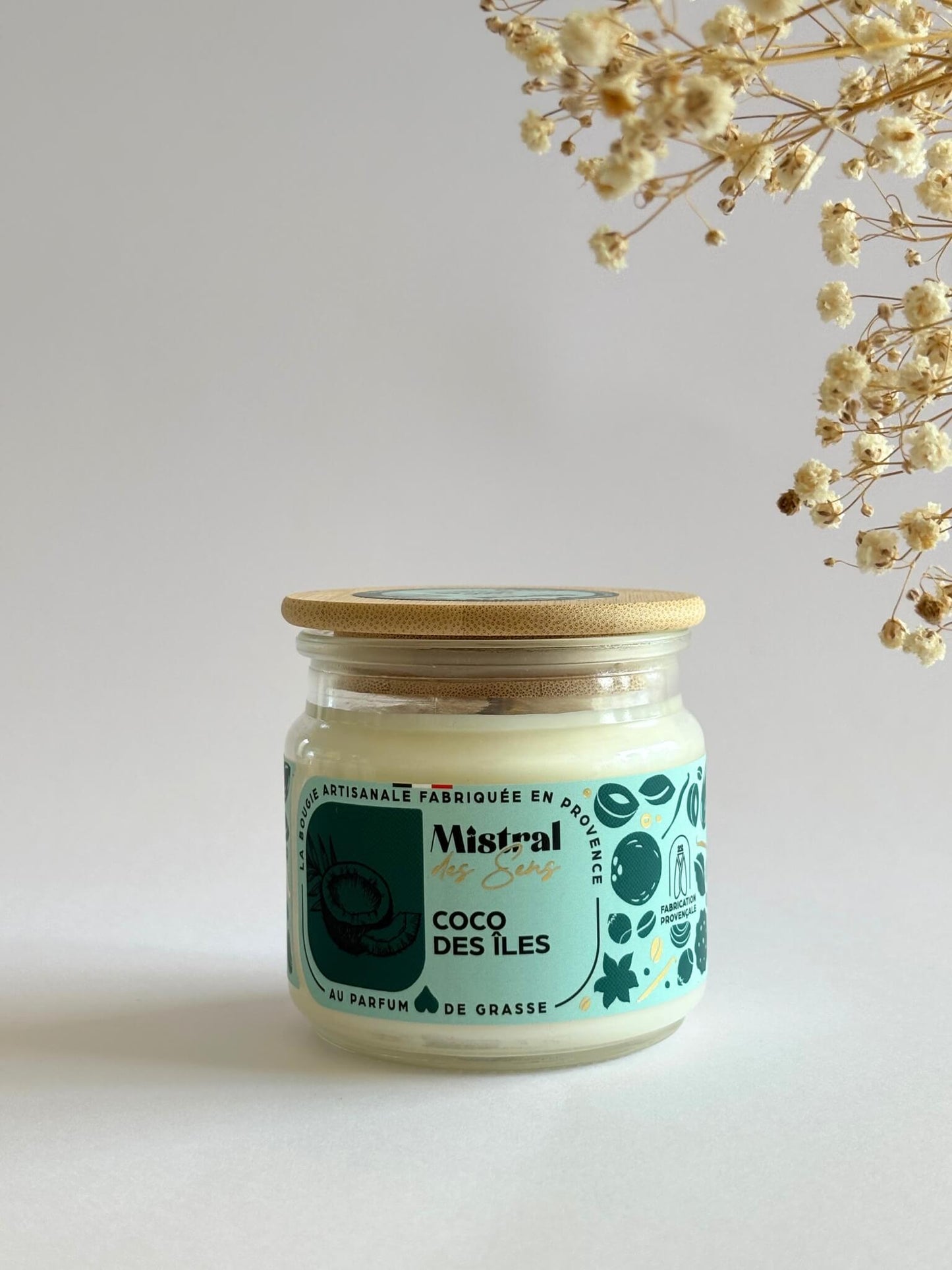 Bougie parfumée à la noix de coco, fabriquée en Provence.