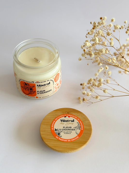 Bougie parfumée à la fleur d'oranger, senteur relaxante, fabriquée en Provence.