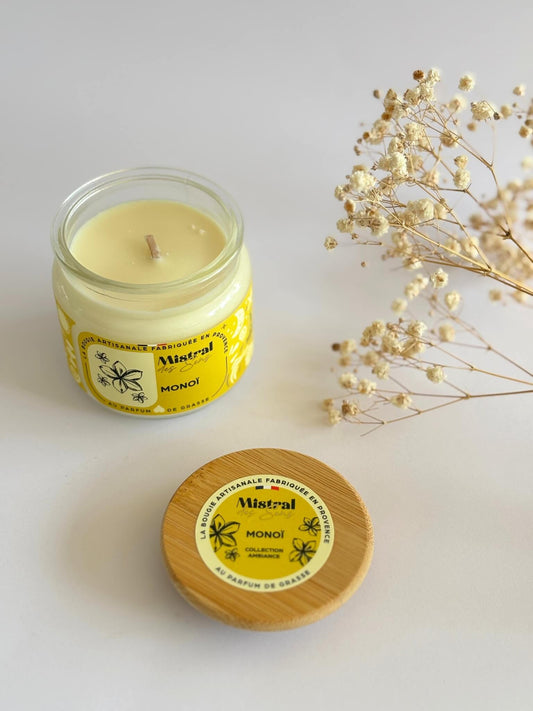 Bougie parfumée au monoï, senteur florale, fabriquée en Provence.