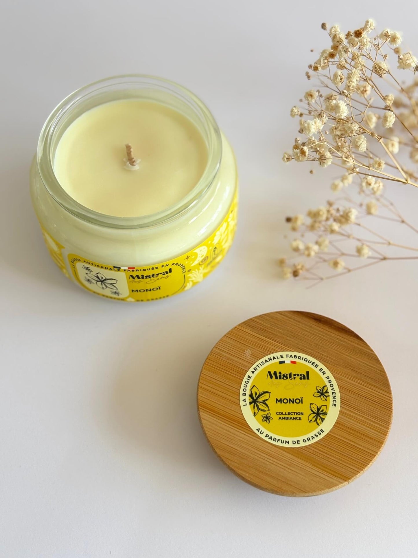 Bougie parfumée au monoï, senteur florale, fabriquée en Provence.