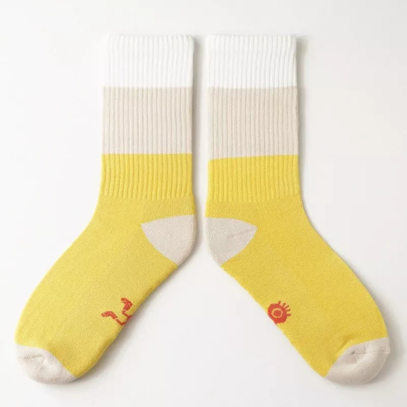 Chaussettes pour femme colorées, solidaires et fabriquées en France.