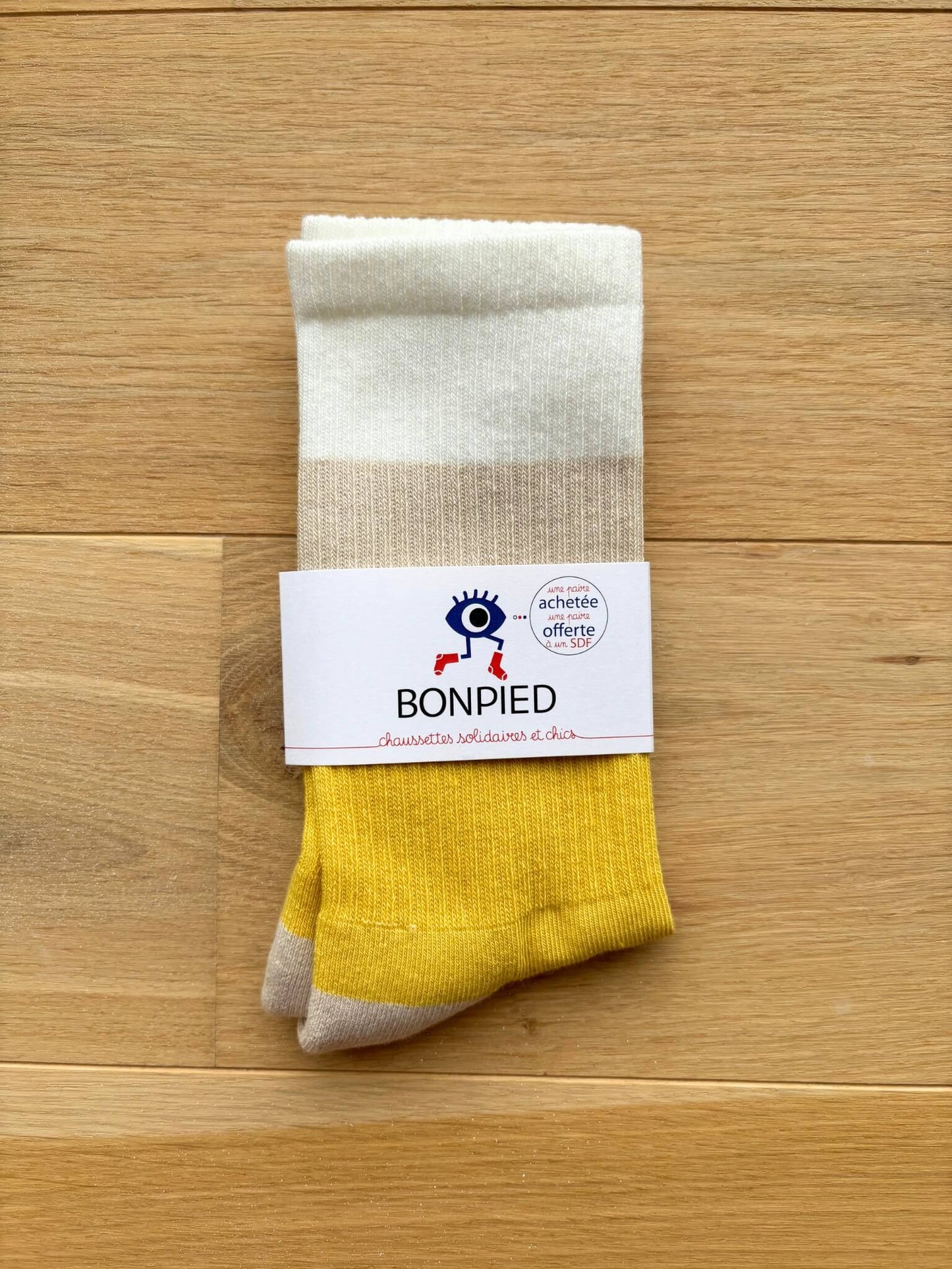 Chaussettes pour femme colorées, solidaires et fabriquées en France.