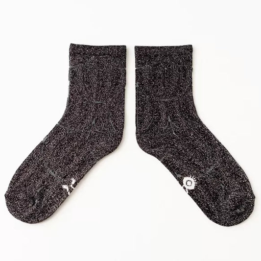 Chaussettes noires à paillettes pour femme, solidaires et fabriquées en France.