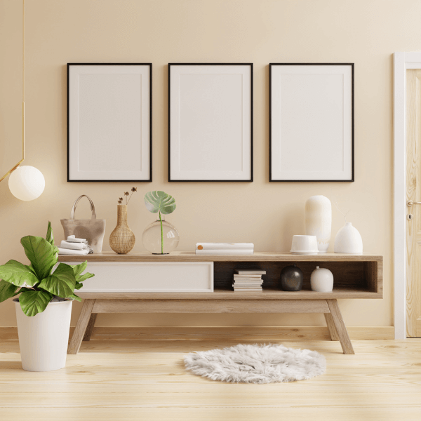décoration murale avec trois cadres exposés