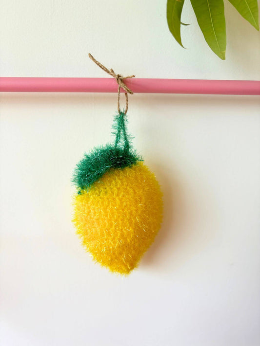 éponge lavable tawashi en forme de citron jaune.