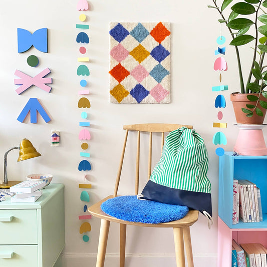 Guirlandes murales à suspendre, décoratives et colorées, Maison Ribambelle.