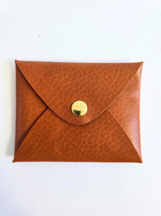 Porte-monnaie en cuir camel.