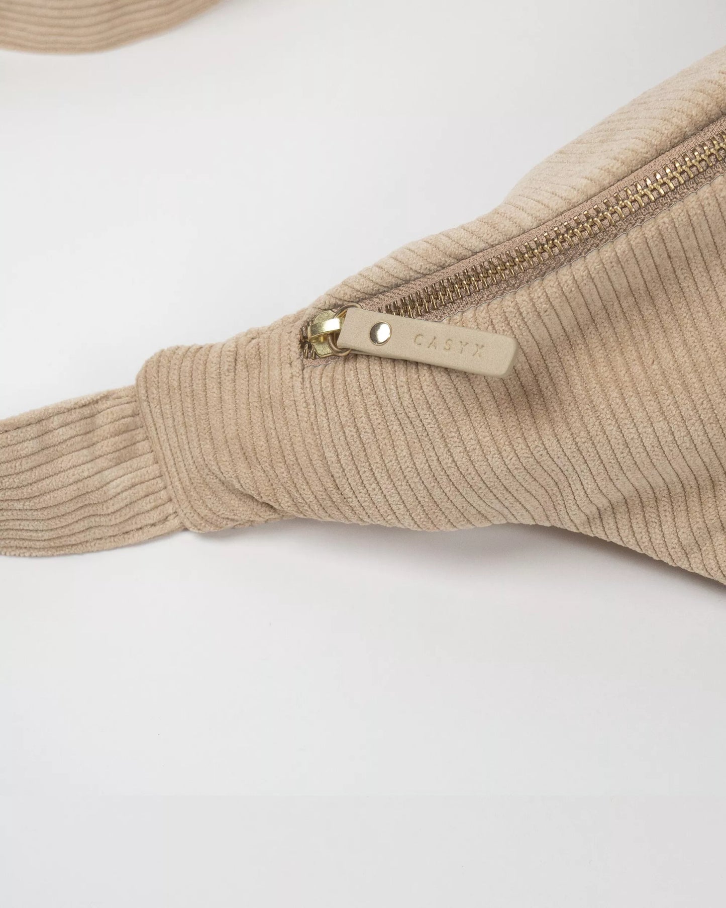 Sac banane en velours côtelé beige, Casyx.