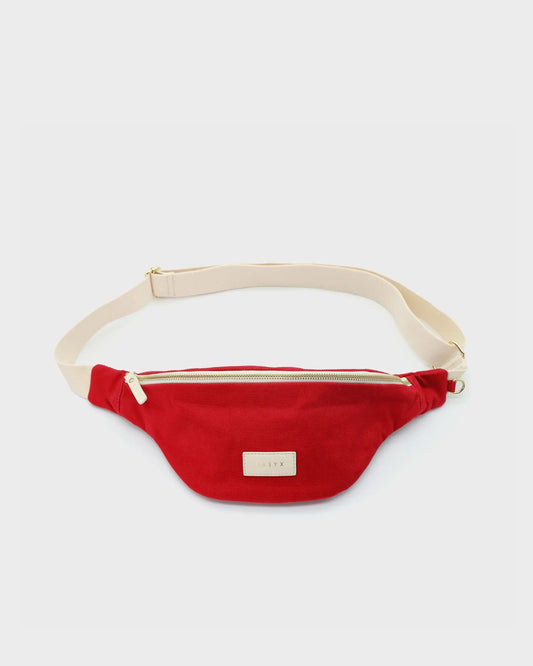 Sac banane rouge en coton bio porté par une femme, Casyx.