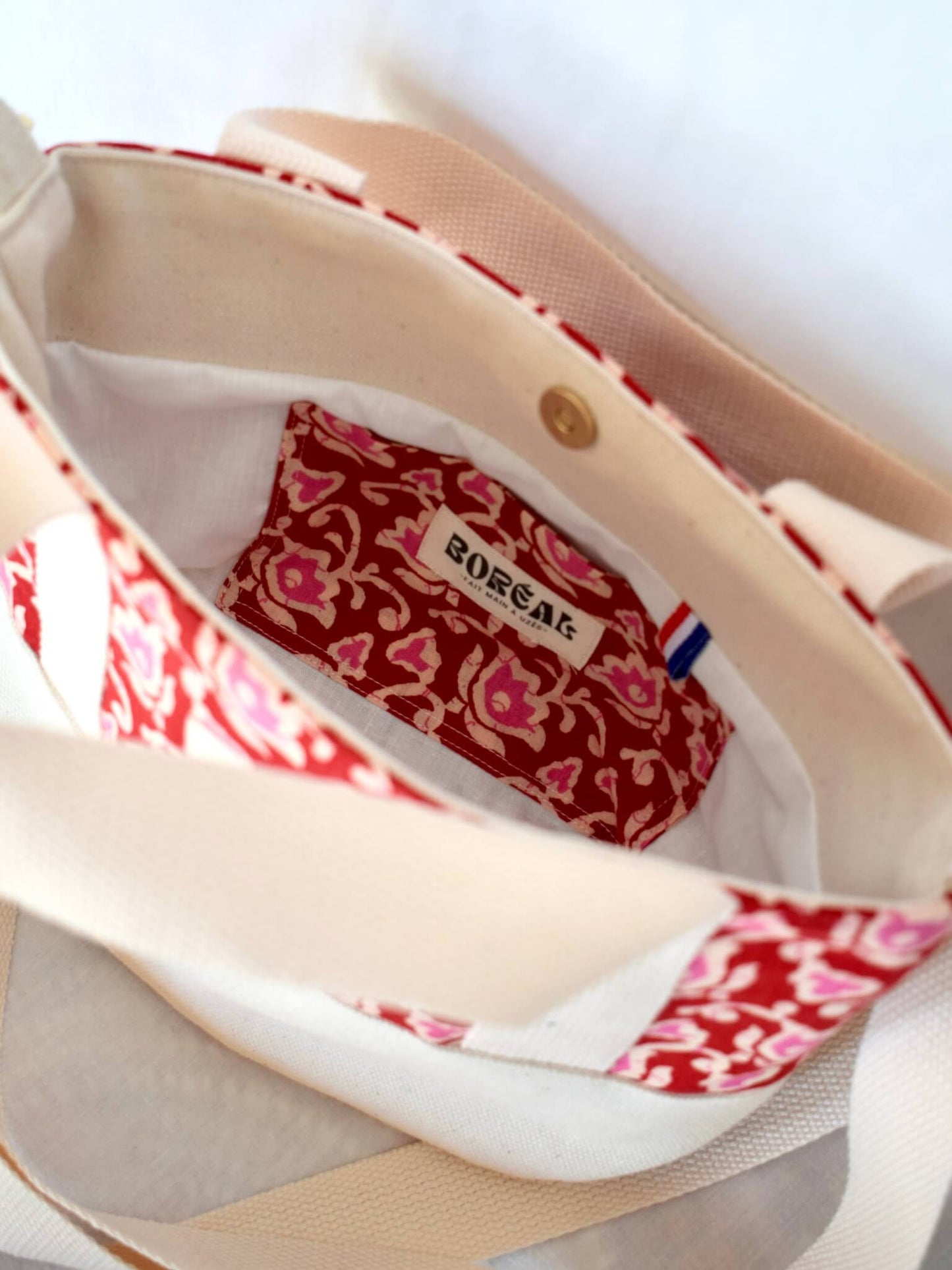 Sac à bandoulière en coton beige avec un imprimé fleuri rose, Boréal.