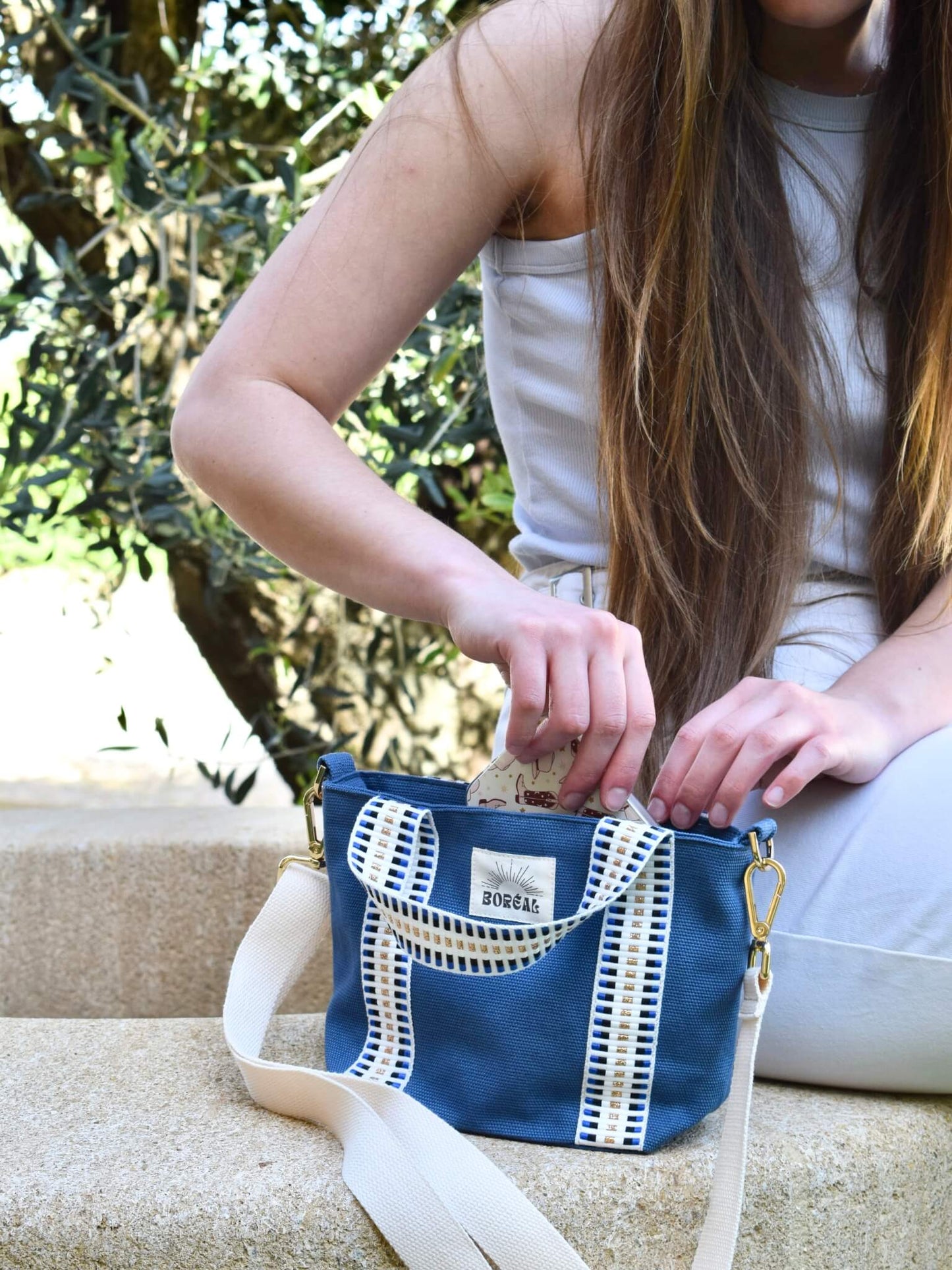 Sac à bandoulière en coton bleu jean, Boréal.