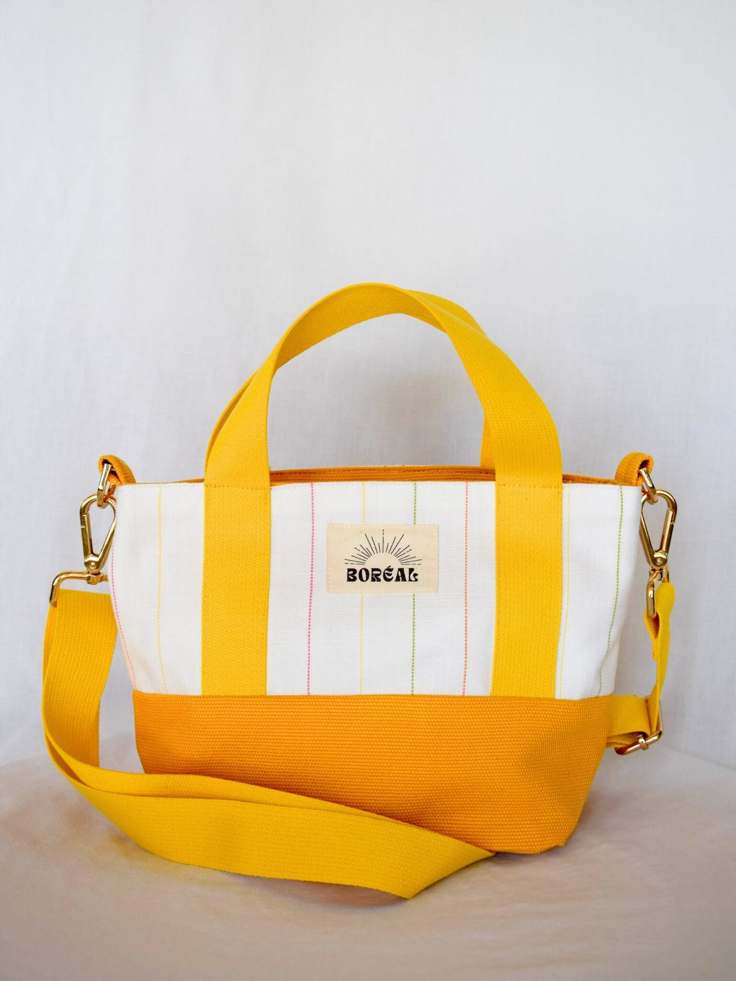 Sac à bandoulière en coton jaune avec des rayures, Boréal.