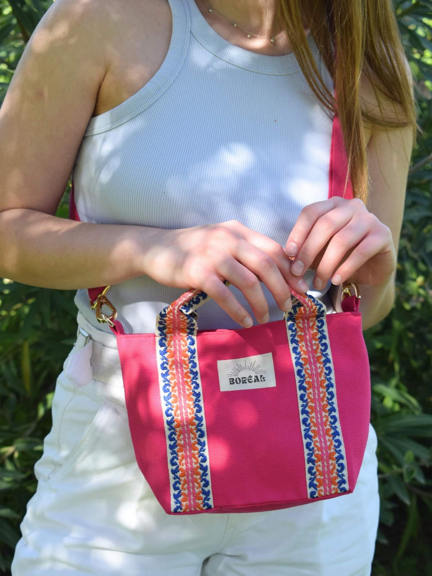 Sac à bandoulière en coton rose, Boréal.