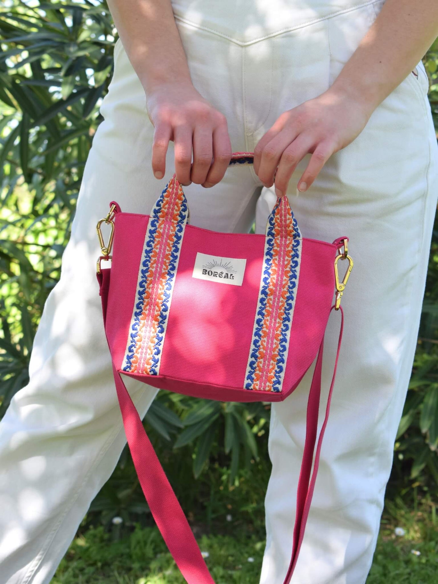 Sac à bandoulière en coton rose, Boréal.