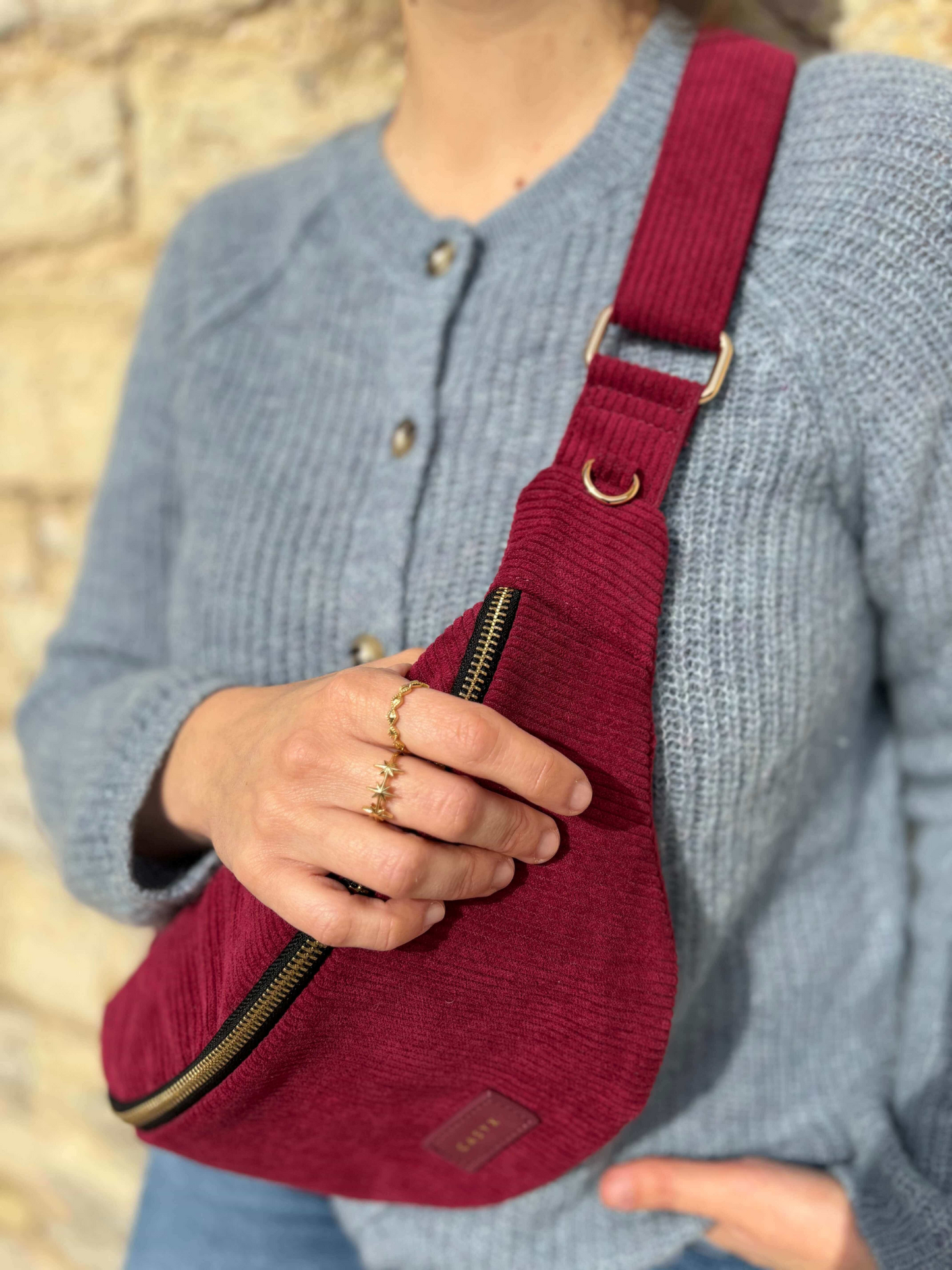 sac banane en velours côtelé bordeaux
