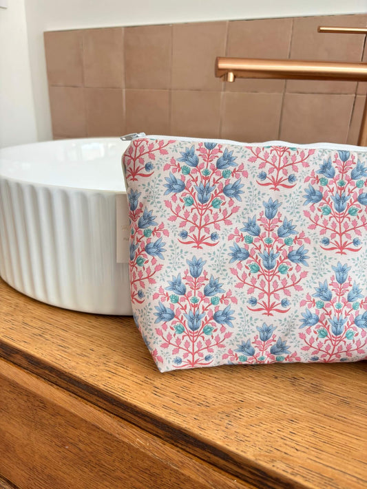 trousse de toilette colorée pour femme avec des fleurs
