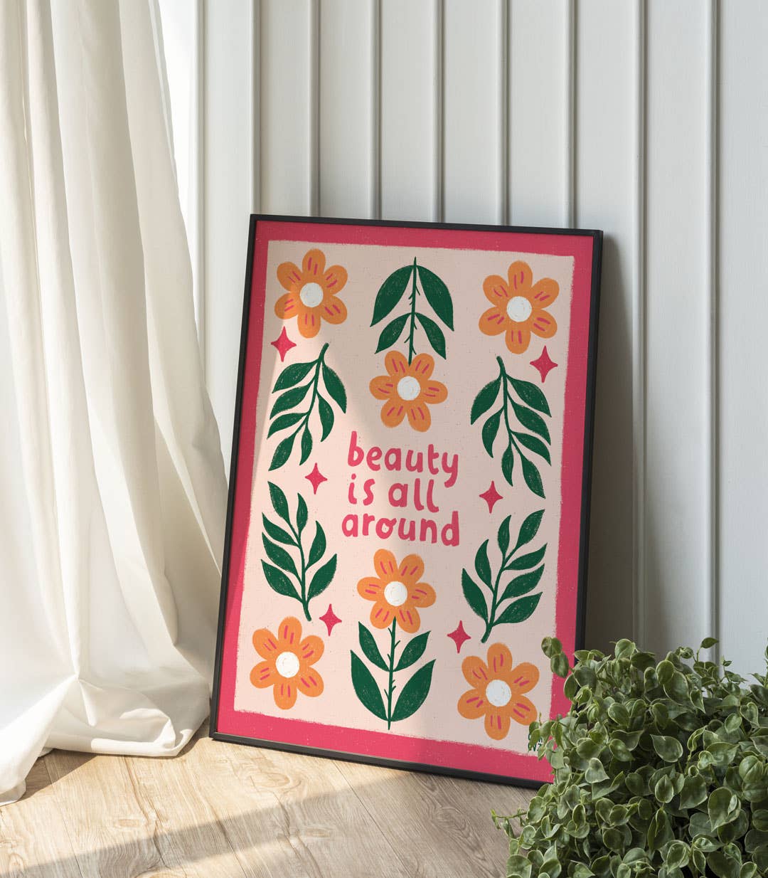 Affiche colorée avec des fleurs et un message positif "beauty is all around" dans un cadre noir