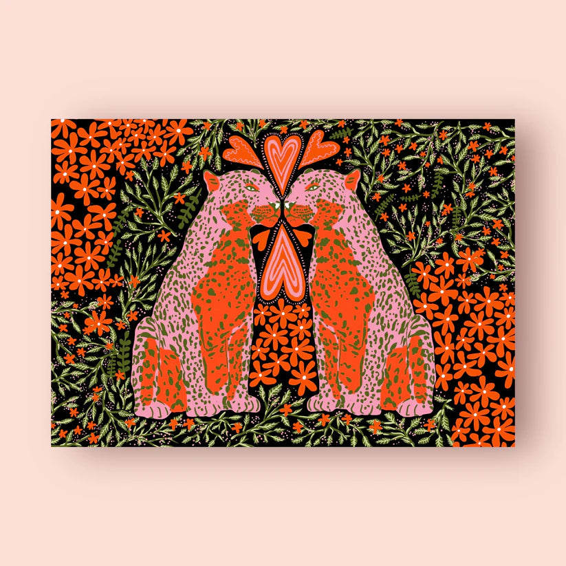 affiche murale et décorative, illustration colorée et graphique de léopards amoureux en rose et orange avec des fleurs et des cœurs, rétro années 70 My Pepitas