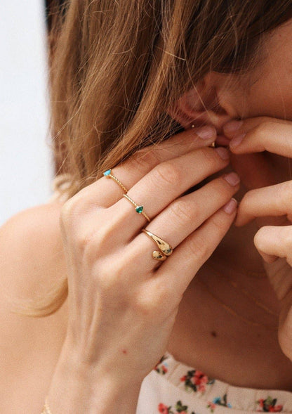 Bague élégante torsadée plaqué or, pierre semi-précieuse verte, taille réglable fabriquée en France Waekura