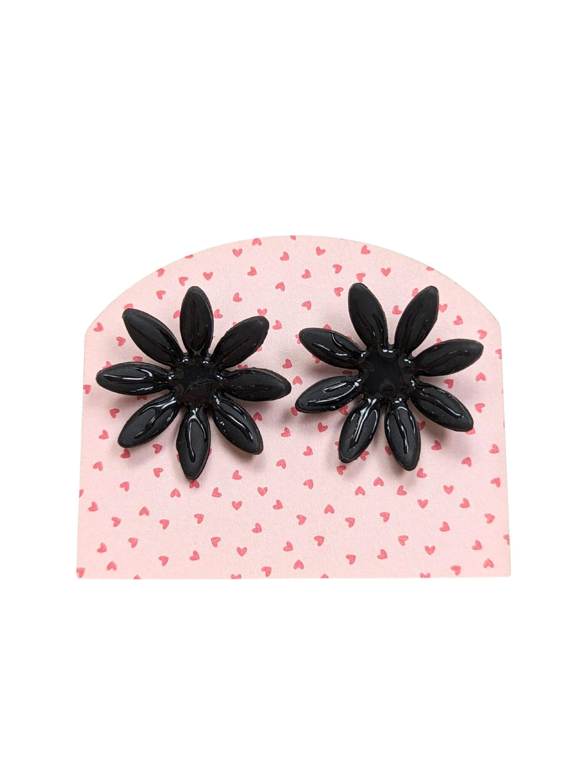 boucles d'oreilles fleurs noires, artisanales et uniques, en pâte polymère, fabrication française