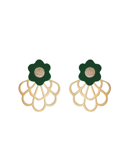 Boucles d'oreilles en cuir upcyclé avec des fleurs vertes et dorées, Jeanne et Jo.