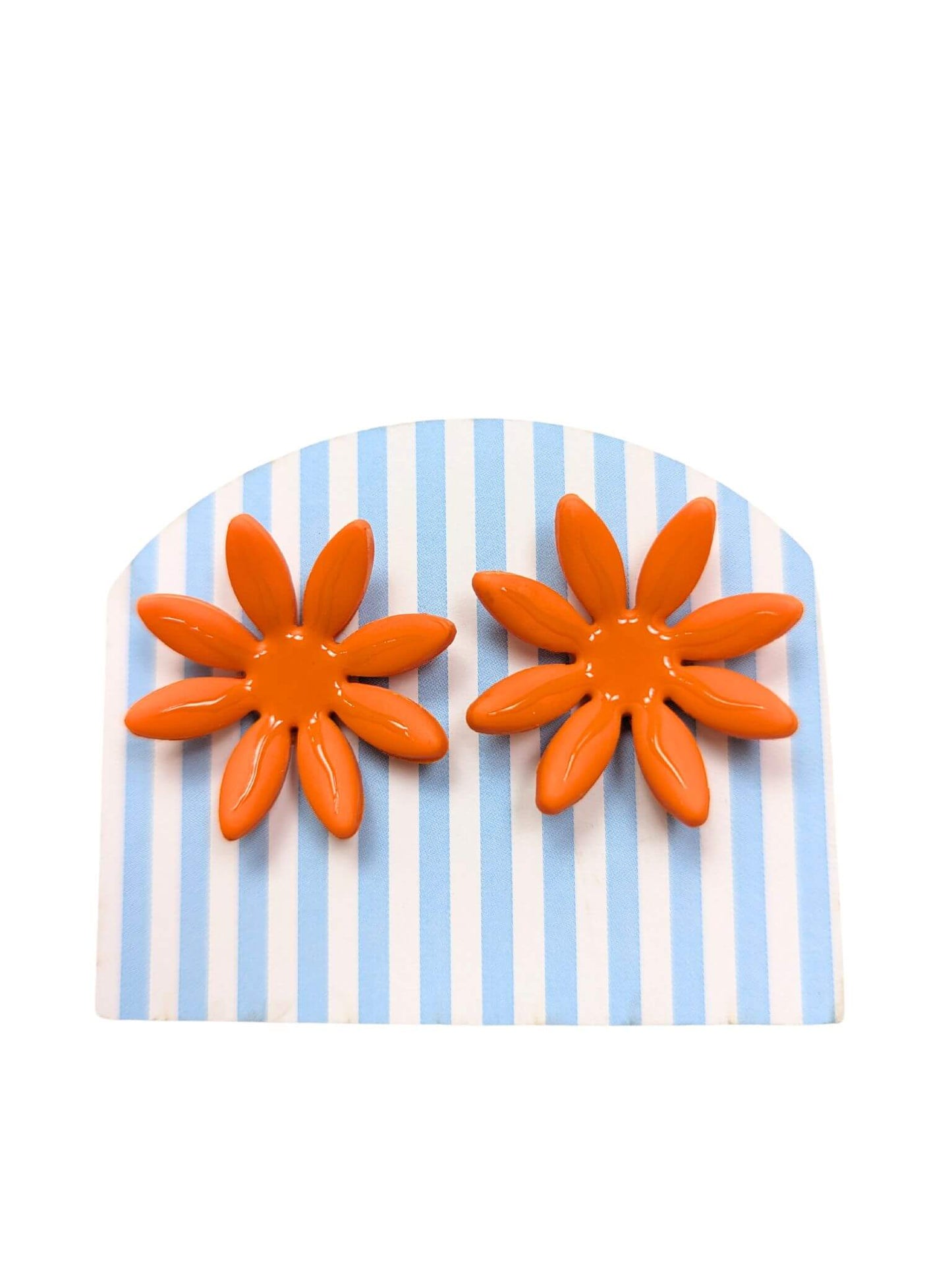 boucles d'oreilles orange en forme de fleurs, Marguerite, artisanales et uniques, en pâte polymère, fabrication française