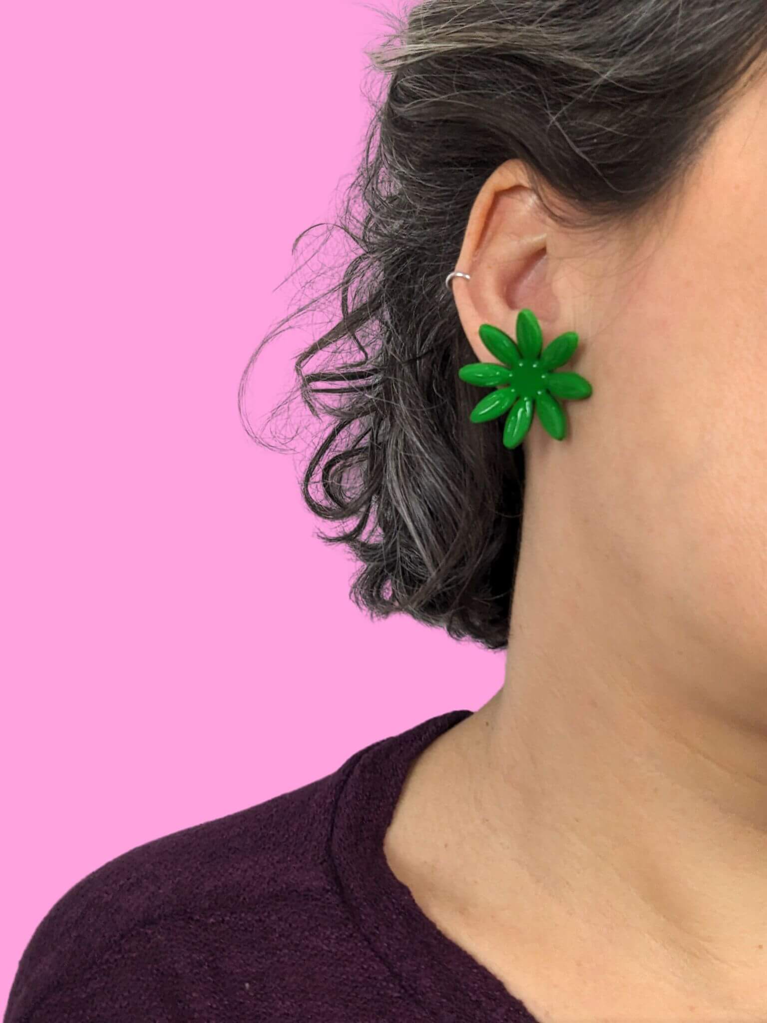 boucles d'oreilles vertes en forme de fleurs, Marguerite, artisanales et uniques, en pâte polymère, fabrication française