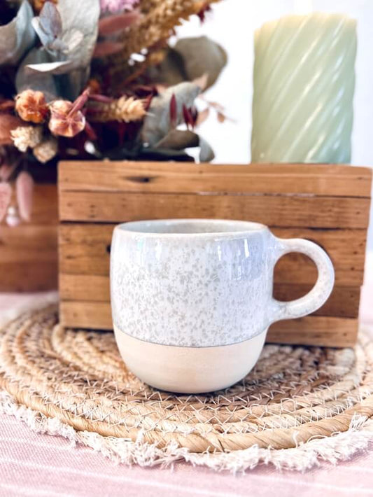Mug en céramique artisanal, fabriqué en France, brut, blanc, gris, naturel