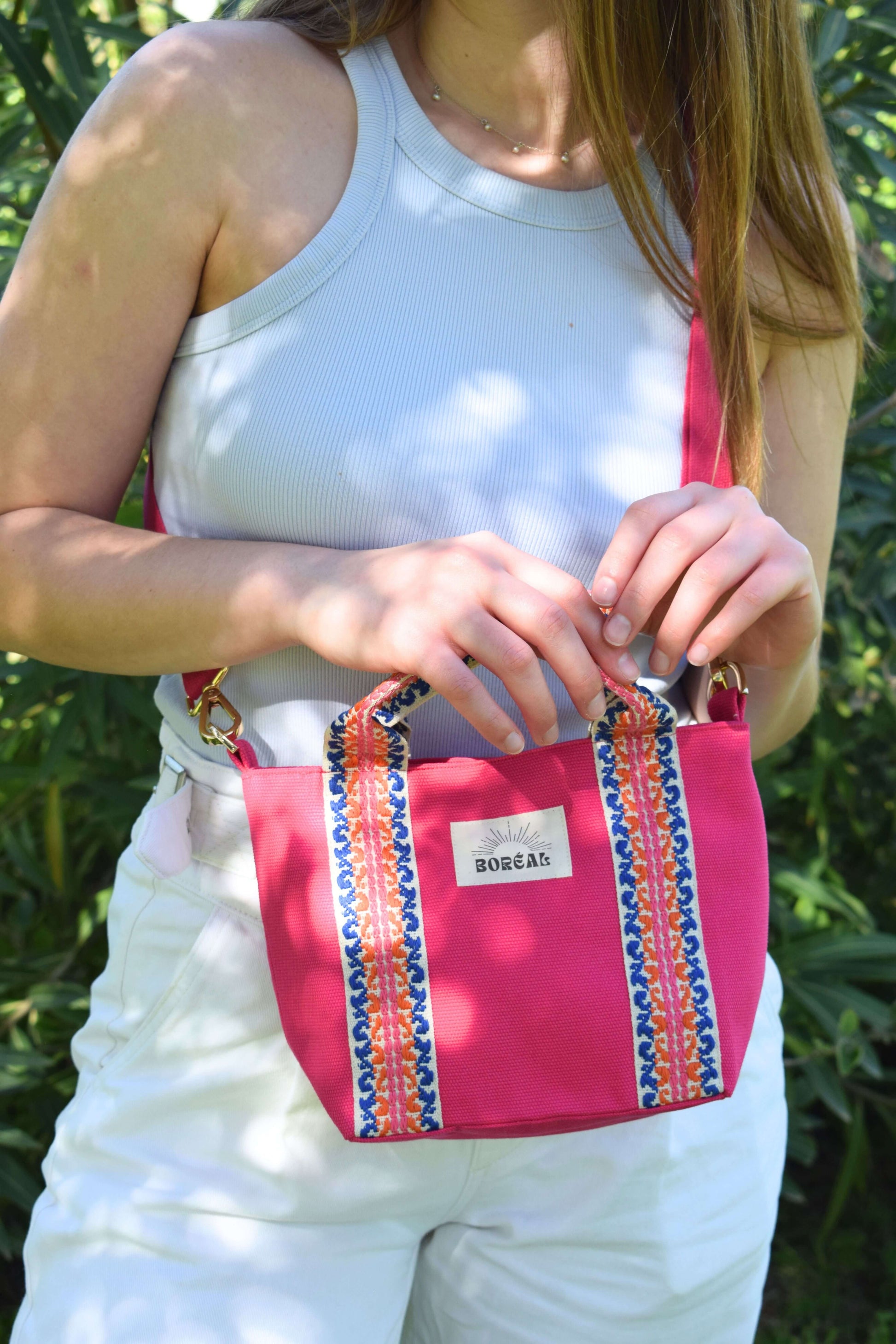 Sac à bandoulière pratique et léger, en matières naturelles, fabrication française et responsable, imprimé rose fuchsia et coloré, Boréal