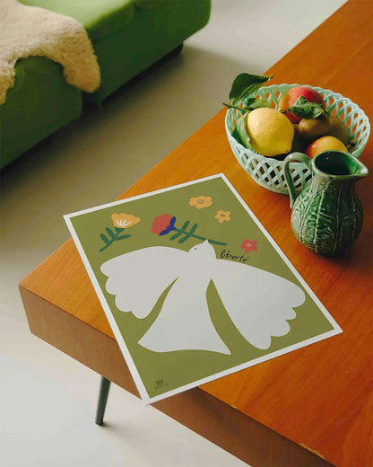 Affiche murale avec un oiseau posée sur une table, Ma Petite Vie.