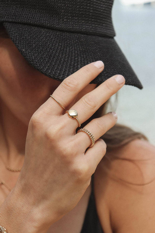 Bague avec un coquillage en plaqué or, réglable, Waekura.