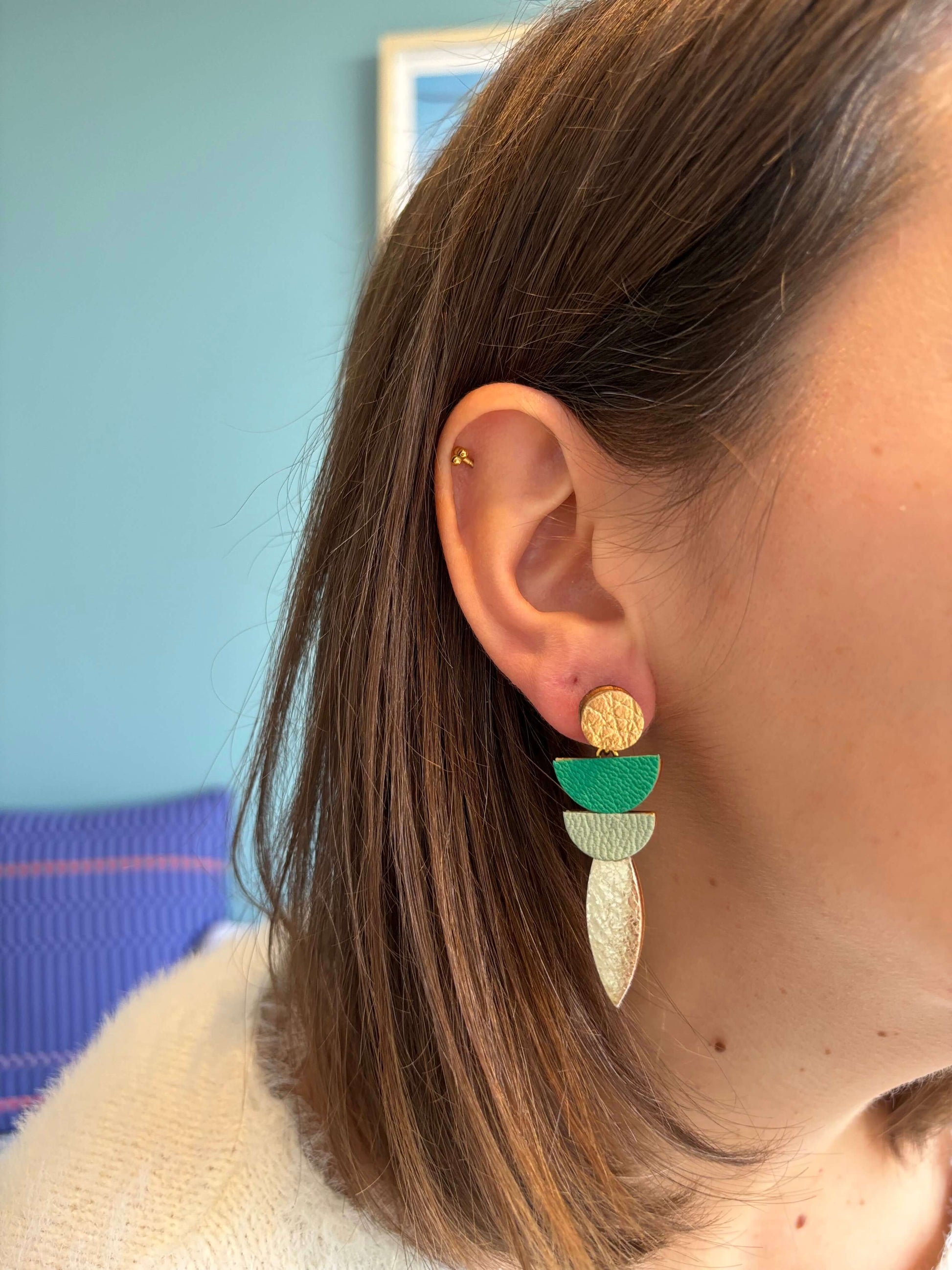 Boucles d'oreilles cuir upcyclé vert et doré 