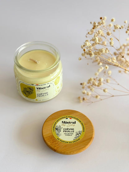 Bougie parfumée au chèvrefeuille, senteur florale, fabriquée en Provence.