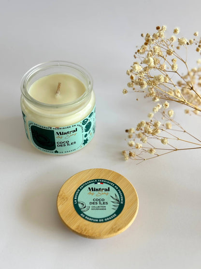 Bougie parfumée à la noix de coco, fabriquée en Provence.