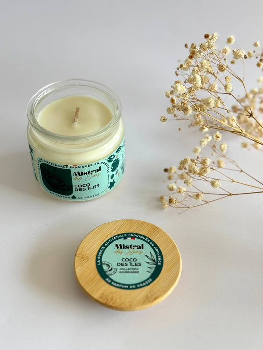Bougie parfumée à la noix de coco, fabriquée en Provence.