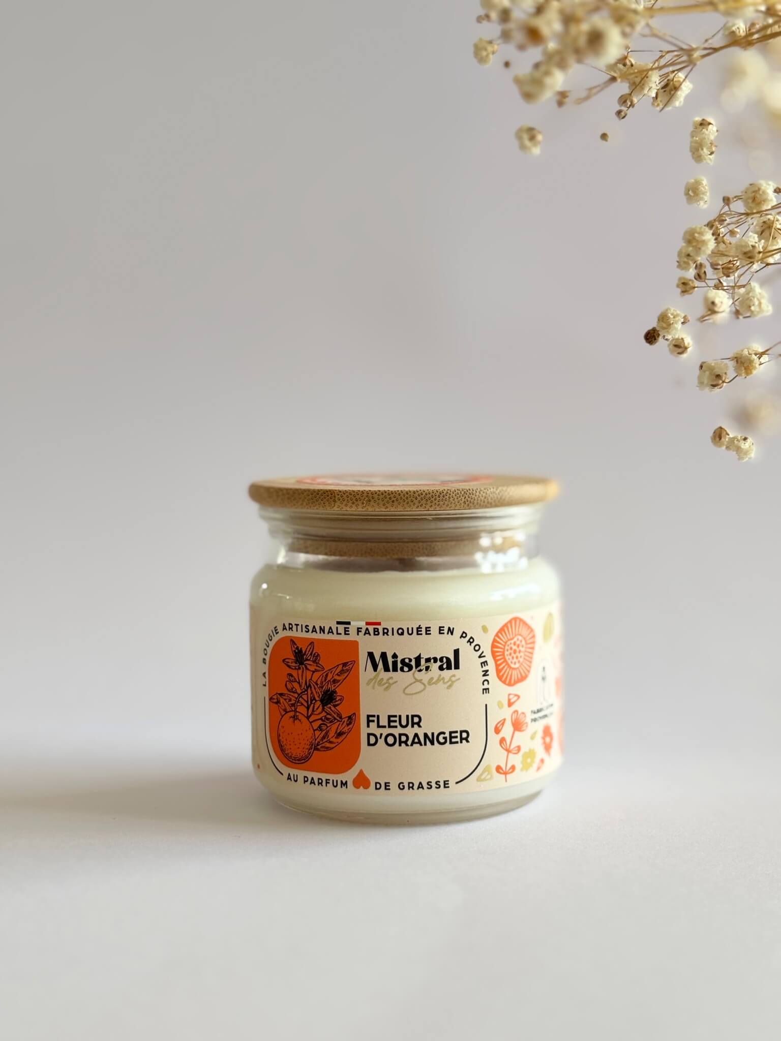 Bougie parfumée à la fleur d'oranger, senteur relaxante, fabriquée en Provence.