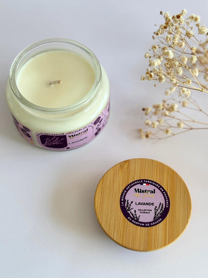 Bougie parfumée à la lavande, senteur relaxante, fabriquée en Provence.