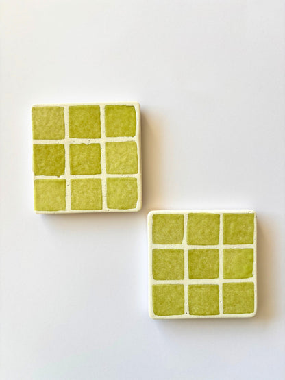 Dessous de verres artisanaux en mosaïque vert pastel.