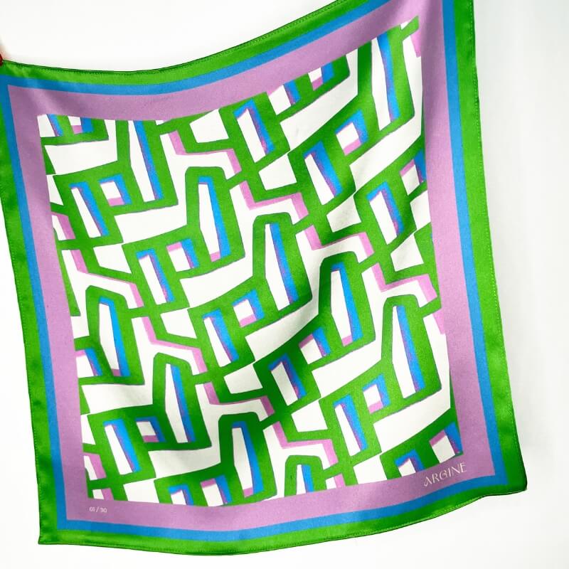 foulard en soie, imprimé 70's, vert, bleu et violet, forme carrée