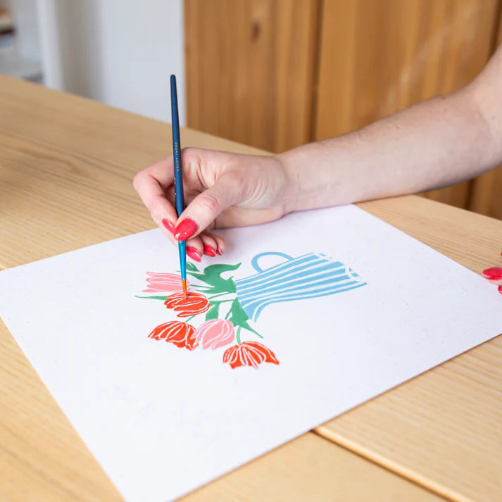 Kit peinture aux numéros avec deux illustrations, deux pinceaux et des pots de peinture, salut irène.