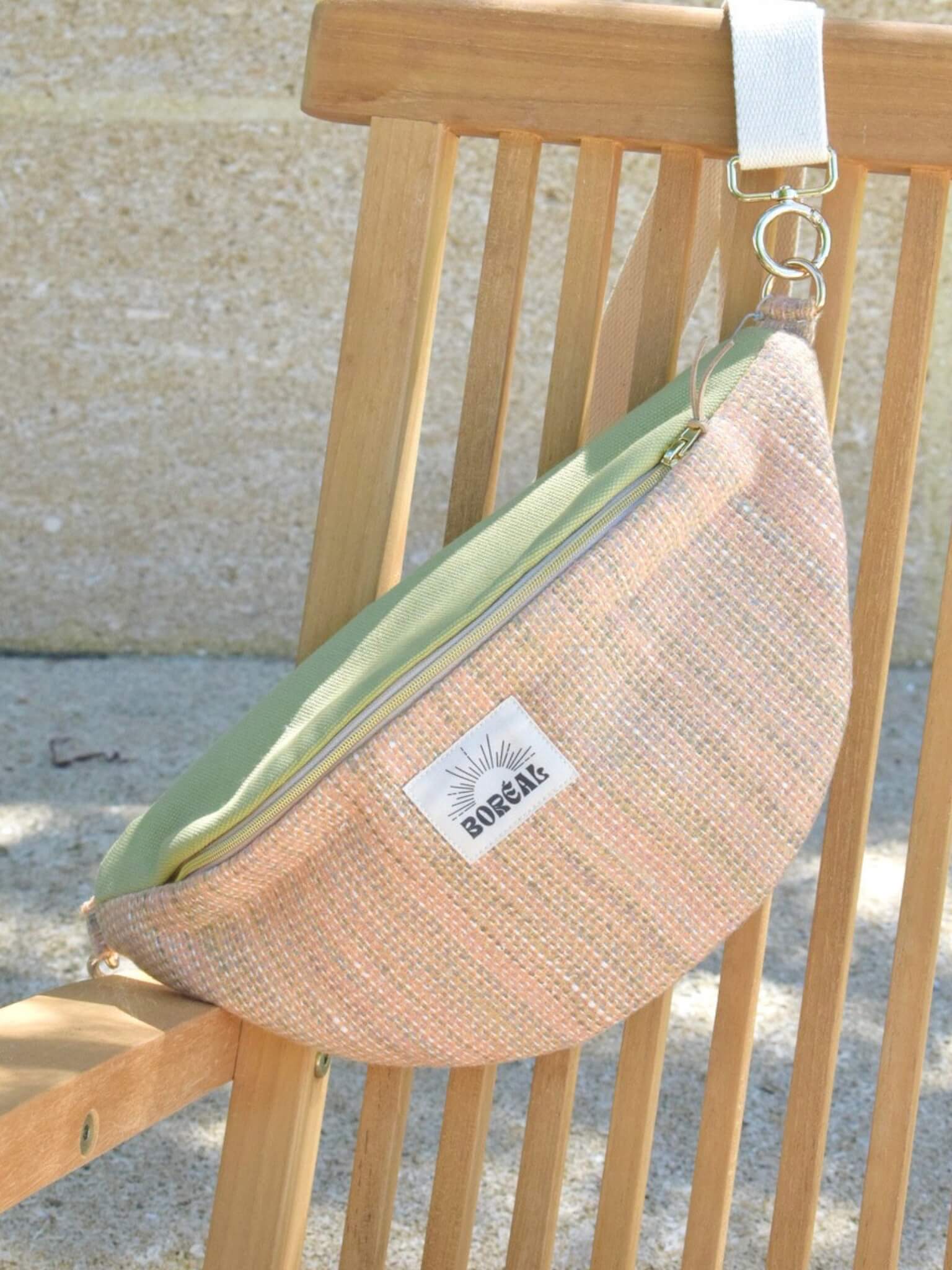 Sac banane kaki et beige pour femme printemps, en laine et coton, fabriqué en France.