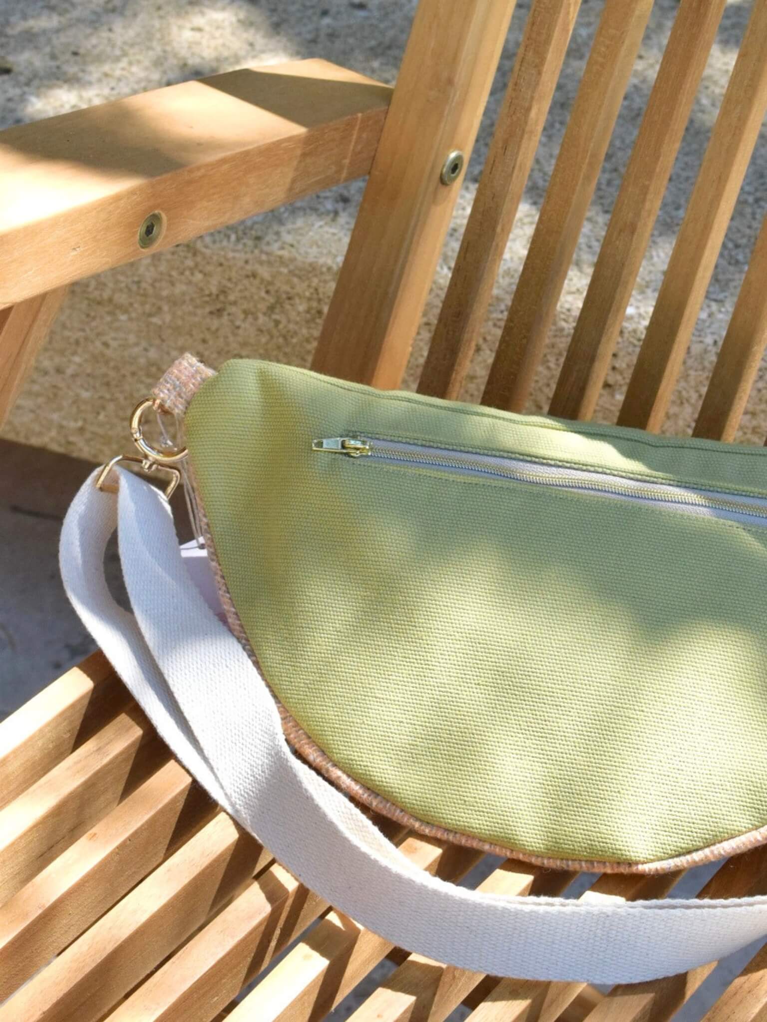Sac banane kaki et beige pour femme printemps, en laine et coton, fabriqué en France.